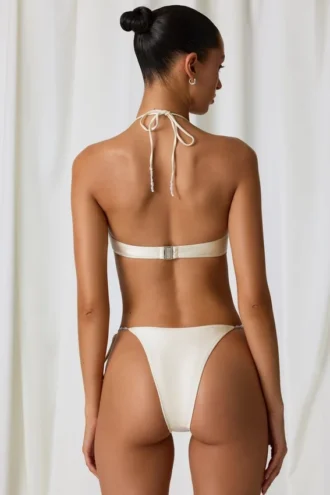 Doły od bikini Lula z perłowymi detalami w kolorze perłowej bieli Doły od bikini Lula z perłowymi detalami w kolorze perłowej bieli