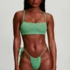 Górka bikini z ramiączkami i dekoltem w kształcie łódki z tkaniny seersucker w kolorze morskiej piany Górka bikini z ramiączkami i dekoltem w kształcie łódki z tkaniny seersucker w kolorze morskiej piany