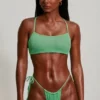 Górka bikini z ramiączkami i dekoltem w kształcie łódki z tkaniny seersucker w kolorze morskiej piany Górka bikini z ramiączkami i dekoltem w kształcie łódki z tkaniny seersucker w kolorze morskiej piany