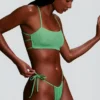 Górka bikini z ramiączkami i dekoltem w kształcie łódki z tkaniny seersucker w kolorze morskiej piany Górka bikini z ramiączkami i dekoltem w kształcie łódki z tkaniny seersucker w kolorze morskiej piany