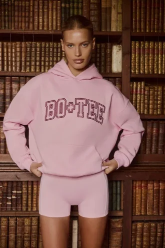 Hoodie oversize z haftem w kolorze pudrowego różu
