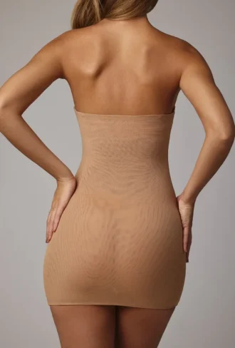 Intimates Miękka, prześwitująca sukienka typu bandeau z siateczki w kolorze migdałowym Intimates Miękka, prześwitująca sukienka typu bandeau z siateczki w kolorze migdałowym