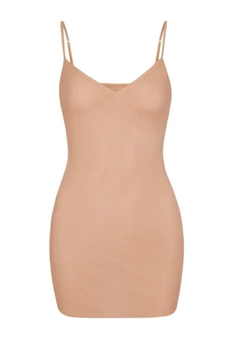 Intimates – miękka, siateczkowa mini sukienka z dekoltem w serek w kolorze ciepłej brzoskwini Intimates – miękka, siateczkowa mini sukienka z dekoltem w serek w kolorze ciepłej brzoskwini