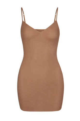 Intimates Miękka siateczkowa mini sukienka z dekoltem w serek w kolorze miodowym Intimates Miękka siateczkowa mini sukienka z dekoltem w serek w kolorze miodowym