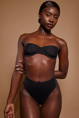 Intimates Miękkie majtki z siateczki z wysokim stanem w kolorze czarnym Intimates Miękkie majtki z siateczki z wysokim stanem w kolorze czarnym