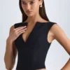 Kadie V-Neck Structured Crop Top w kolorze czarnym Kadie V-Neck Structured Crop Top w kolorze czarnym