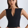 Kadie V-Neck Structured Crop Top w kolorze czarnym Kadie V-Neck Structured Crop Top w kolorze czarnym