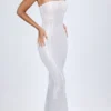 Kinsley – ozdobna sukienka maxi z wycięciami i bandeau w kolorze białym Kinsley – ozdobna sukienka maxi z wycięciami i bandeau w kolorze białym