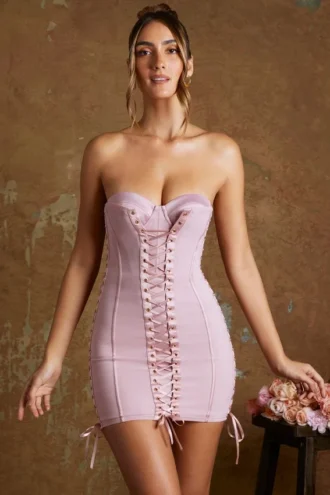 Koronkowa sukienka bandeau z wiązaniem w kolorze fioletowym Koronkowa sukienka bandeau z wiązaniem w kolorze fioletowym
