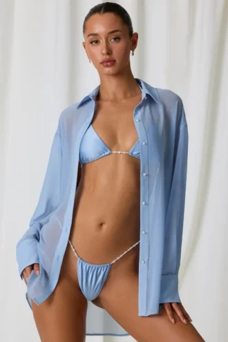Koszulka oversize Hiva z perłowymi detalami w kolorze błękitnym Koszulka oversize Hiva z perłowymi detalami w kolorze błękitnym