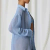 Koszulka oversize Hiva z perłowymi detalami w kolorze błękitnym Koszulka oversize Hiva z perłowymi detalami w kolorze błękitnym