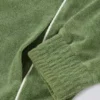 Krótka bluza z frotte zapinana na zamek w kolorze zielonym Krótka bluza z frotte zapinana na zamek w kolorze zielonym