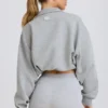 Krótka bluza z zamkiem 1/4 w kolorze szarym melanżowym Krótka bluza z zamkiem 1/4 w kolorze szarym melanżowym