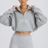 Krótka bluza z zamkiem 1/4 w kolorze szarym melanżowym Krótka bluza z zamkiem 1/4 w kolorze szarym melanżowym