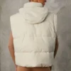 Krótka kurtka puchowa z odpinanymi rękawami w kolorze piaskowym Krótka kurtka puchowa z odpinanymi rękawami w kolorze piaskowym