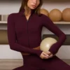 Krótka kurtka Soft Active z zamkiem w kolorze bordowym Krótka kurtka Soft Active z zamkiem w kolorze bordowym