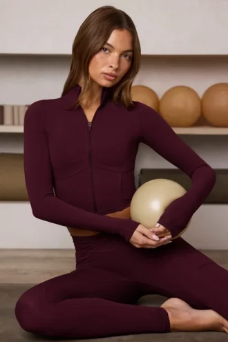 Krótka kurtka Soft Active z zamkiem w kolorze bordowym