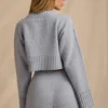 Krótki sweter z dzianiny prążkowanej w kolorze jasnoniebieskim Krótki sweter z dzianiny prążkowanej w kolorze jasnoniebieskim