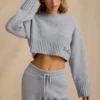 Krótki sweter z dzianiny prążkowanej w kolorze jasnoniebieskim Krótki sweter z dzianiny prążkowanej w kolorze jasnoniebieskim