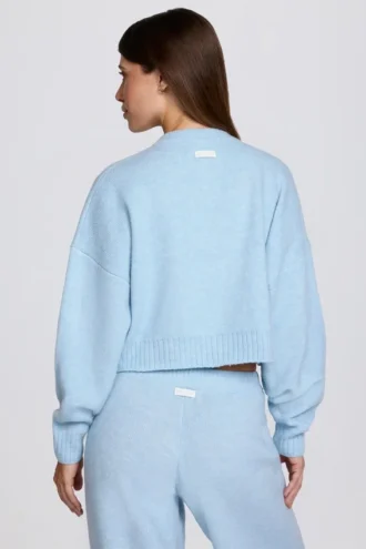 Krótki sweter z dzianiny w kolorze pudrowego błękitu Krótki sweter z dzianiny w kolorze pudrowego błękitu