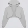 Krótki sweter z kapturem z dzianiny dżersejowej z podszerstkiem w kolorze szarym Krótki sweter z kapturem z dzianiny dżersejowej z podszerstkiem w kolorze szarym