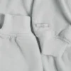 Krótki sweter z kapturem z dzianiny dżersejowej z podszerstkiem w kolorze szarym Krótki sweter z kapturem z dzianiny dżersejowej z podszerstkiem w kolorze szarym