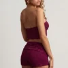 Krótki top bandeau Tarni z metalowymi detalami w kolorze jagodowo-fioletowym Krótki top bandeau Tarni z metalowymi detalami w kolorze jagodowo-fioletowym