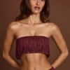 Krótki top bandeau z frędzlami i wiązaniem w kolorze bordowym marki Bruma Krótki top bandeau z frędzlami i wiązaniem w kolorze bordowym marki Bruma