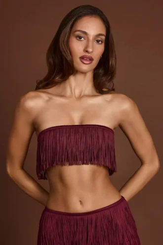 Krótki top bandeau z frędzlami i wiązaniem w kolorze bordowym marki Bruma Krótki top bandeau z frędzlami i wiązaniem w kolorze bordowym marki Bruma