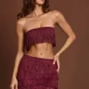 Krótki top bandeau z frędzlami i wiązaniem w kolorze bordowym marki Bruma Krótki top bandeau z frędzlami i wiązaniem w kolorze bordowym marki Bruma