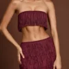 Krótki top bandeau z frędzlami i wiązaniem w kolorze bordowym marki Bruma Krótki top bandeau z frędzlami i wiązaniem w kolorze bordowym marki Bruma