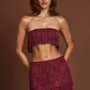 Krótki top bandeau z frędzlami i wiązaniem w kolorze bordowym marki Bruma Krótki top bandeau z frędzlami i wiązaniem w kolorze bordowym marki Bruma