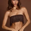 Krótki top bandeau z frędzlami i wiązaniem z tyłu Bruma w kolorze czekoladowego brązu Krótki top bandeau z frędzlami i wiązaniem z tyłu Bruma w kolorze czekoladowego brązu