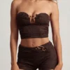 Krótki top bandeau z metalowymi detalami w kolorze ciemnej czekolady Krótki top bandeau z metalowymi detalami w kolorze ciemnej czekolady