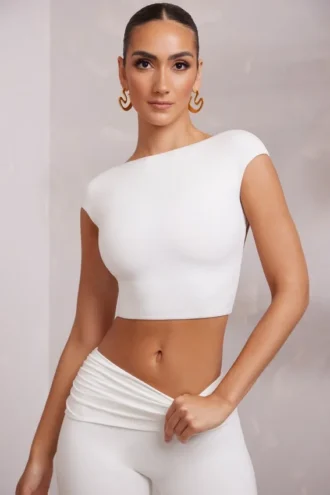 Krótki top Juno z rękawkami typu cap sleeve i odkrytymi plecami w kolorze białym Krótki top Juno z rękawkami typu cap sleeve i odkrytymi plecami w kolorze białym