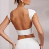 Krótki top Juno z rękawkami typu cap sleeve i odkrytymi plecami w kolorze białym Krótki top Juno z rękawkami typu cap sleeve i odkrytymi plecami w kolorze białym