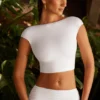 Krótki top Juno z rękawkami typu cap sleeve i odkrytymi plecami w kolorze białym Krótki top Juno z rękawkami typu cap sleeve i odkrytymi plecami w kolorze białym
