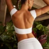 Krótki top Juno z rękawkami typu cap sleeve i odkrytymi plecami w kolorze białym Krótki top Juno z rękawkami typu cap sleeve i odkrytymi plecami w kolorze białym