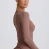 Krótki top Soft Active z dekoltem w kształcie serca w kolorze mokka Krótki top Soft Active z dekoltem w kształcie serca w kolorze mokka