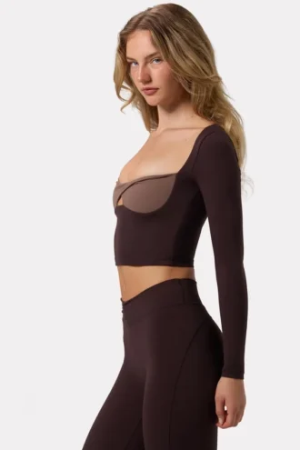 Krótki top Soft Active z skręconym przodem w kolorze espresso Krótki top Soft Active z skręconym przodem w kolorze espresso
