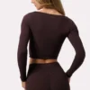 Krótki top Soft Active z skręconym przodem w kolorze espresso Krótki top Soft Active z skręconym przodem w kolorze espresso