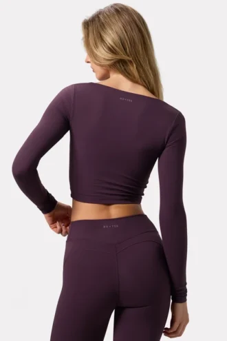 Krótki top Soft Active z skręconym przodem w kolorze śliwkowym Krótki top Soft Active z skręconym przodem w kolorze śliwkowym