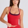 Krótki top warstwowy Soft Active w kolorze truskawkowej czerwieni Krótki top warstwowy Soft Active w kolorze truskawkowej czerwieni