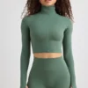 Krótki top z golfem Soft Active w kolorze khaki Krótki top z golfem Soft Active w kolorze khaki
