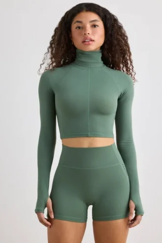 Krótki top z golfem Soft Active w kolorze khaki Krótki top z golfem Soft Active w kolorze khaki