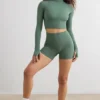 Krótki top z golfem Soft Active w kolorze khaki Krótki top z golfem Soft Active w kolorze khaki