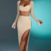 Krótki top z ozdobnym dekoltem w serek La Desirade w kolorze piaskowym Krótki top z ozdobnym dekoltem w serek La Desirade w kolorze piaskowym