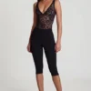 Krótkie spodnie capri Giuliana z dzianiny ponte w kolorze czarnym Krótkie spodnie capri Giuliana z dzianiny ponte w kolorze czarnym
