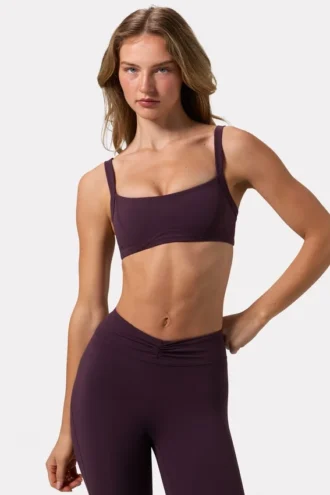 Biustonosz sportowy Soft Active z wykończeniem szwów w kolorze śliwkowym Biustonosz sportowy Soft Active z wykończeniem szwów w kolorze śliwkowym