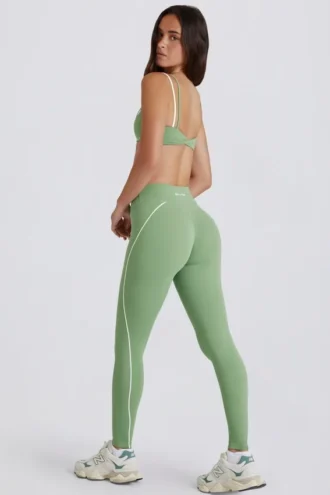 Legginsy Soft Active z skręconym przodem w kolorze zielonym